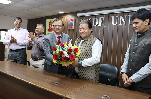आरकेडीएफ विश्वविद्यालय में गूंजे पद्मश्री अनूप जलोटा जी
											के भजन